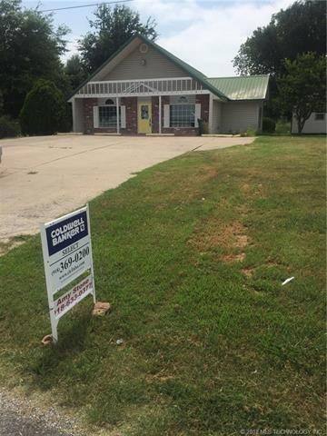 599 39th St, Grove, OK 74344